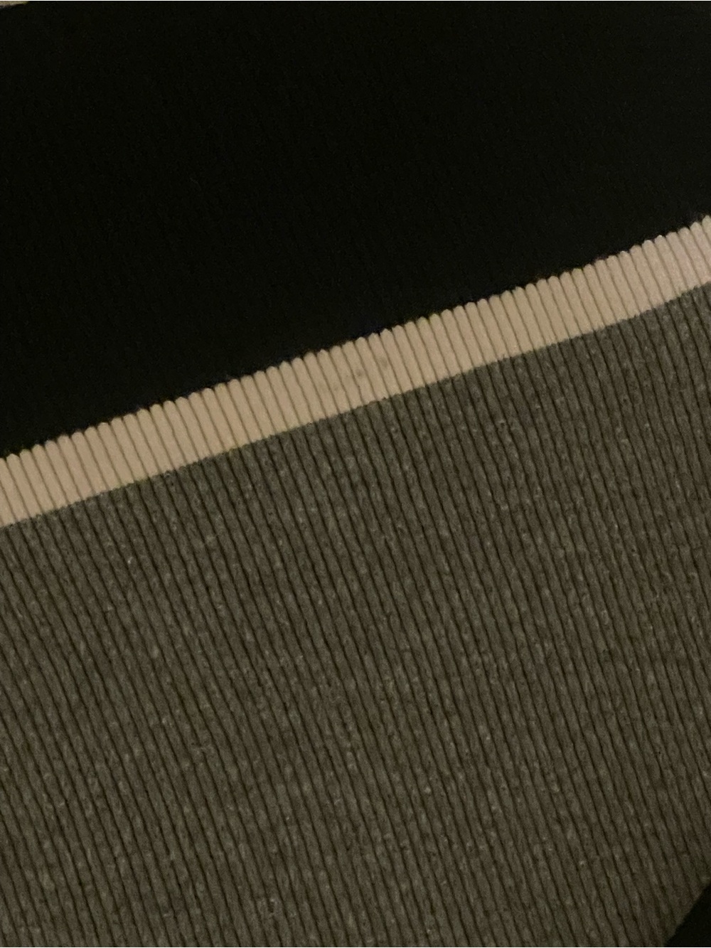brandy melville sweater top - black and grey - Picture 5 of 7